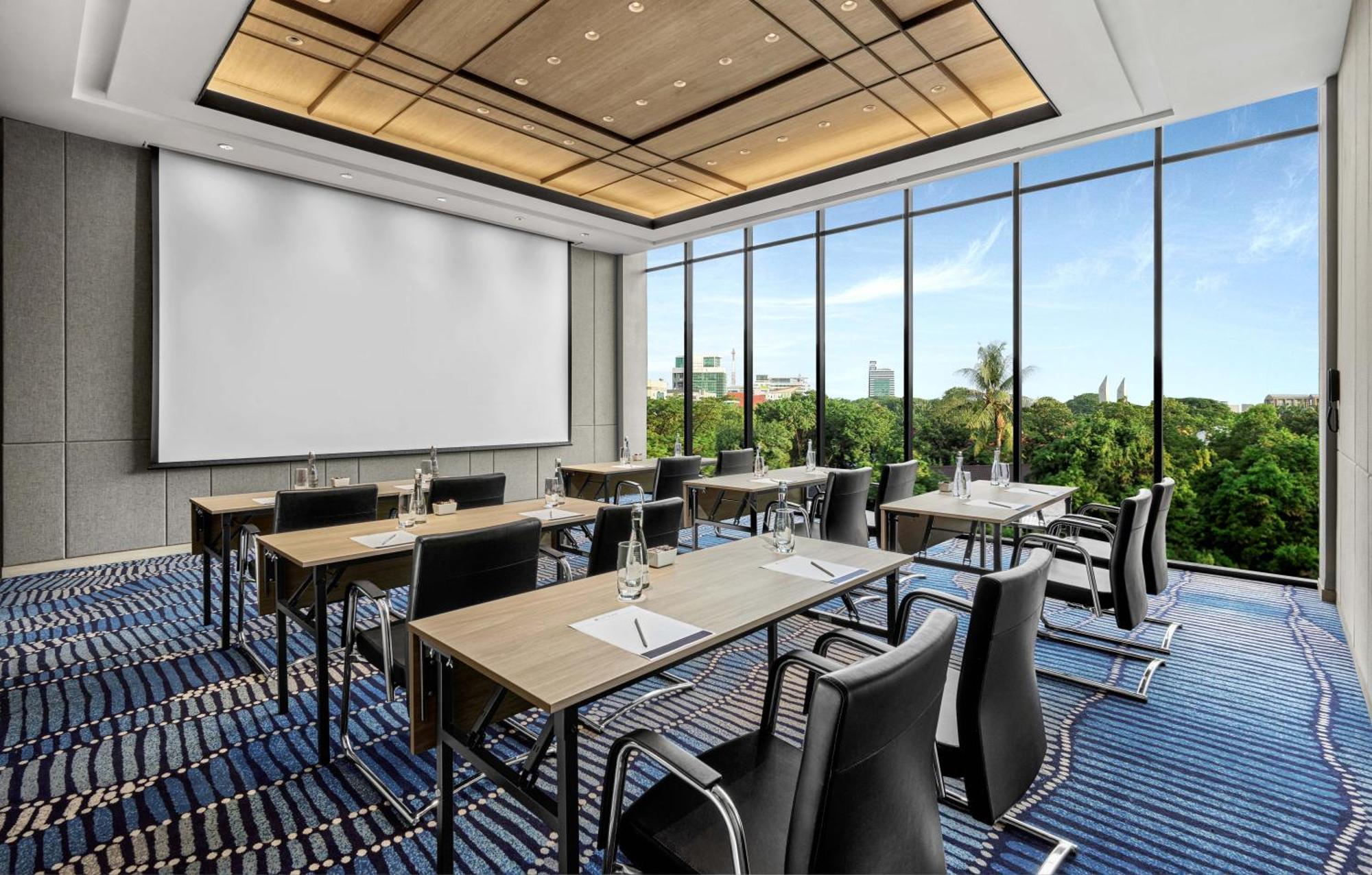 Hyatt Place Makassar Bagian luar foto