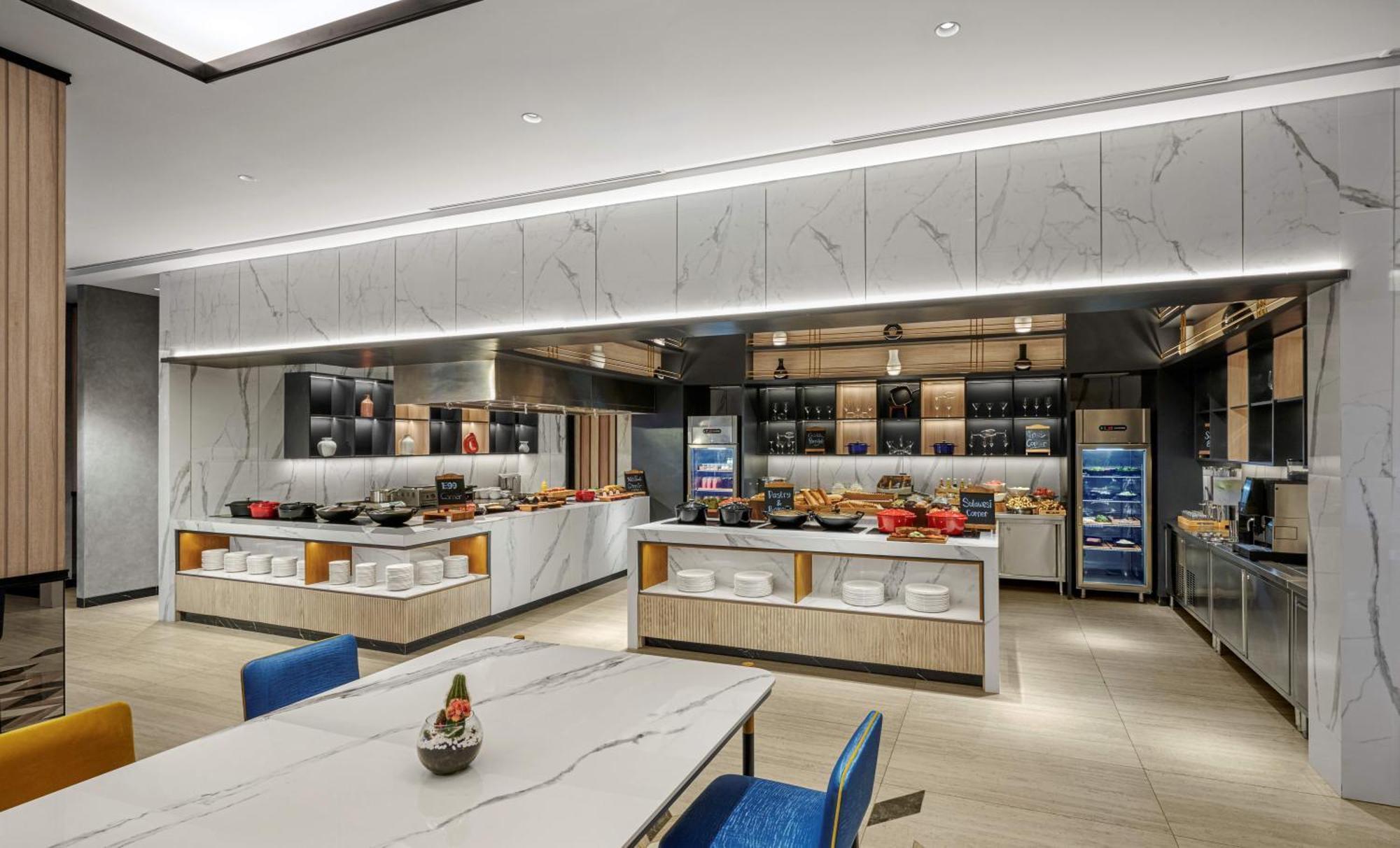 Hyatt Place Makassar Bagian luar foto