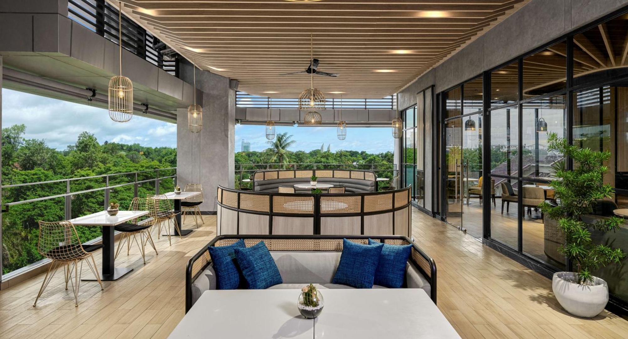 Hyatt Place Makassar Bagian luar foto