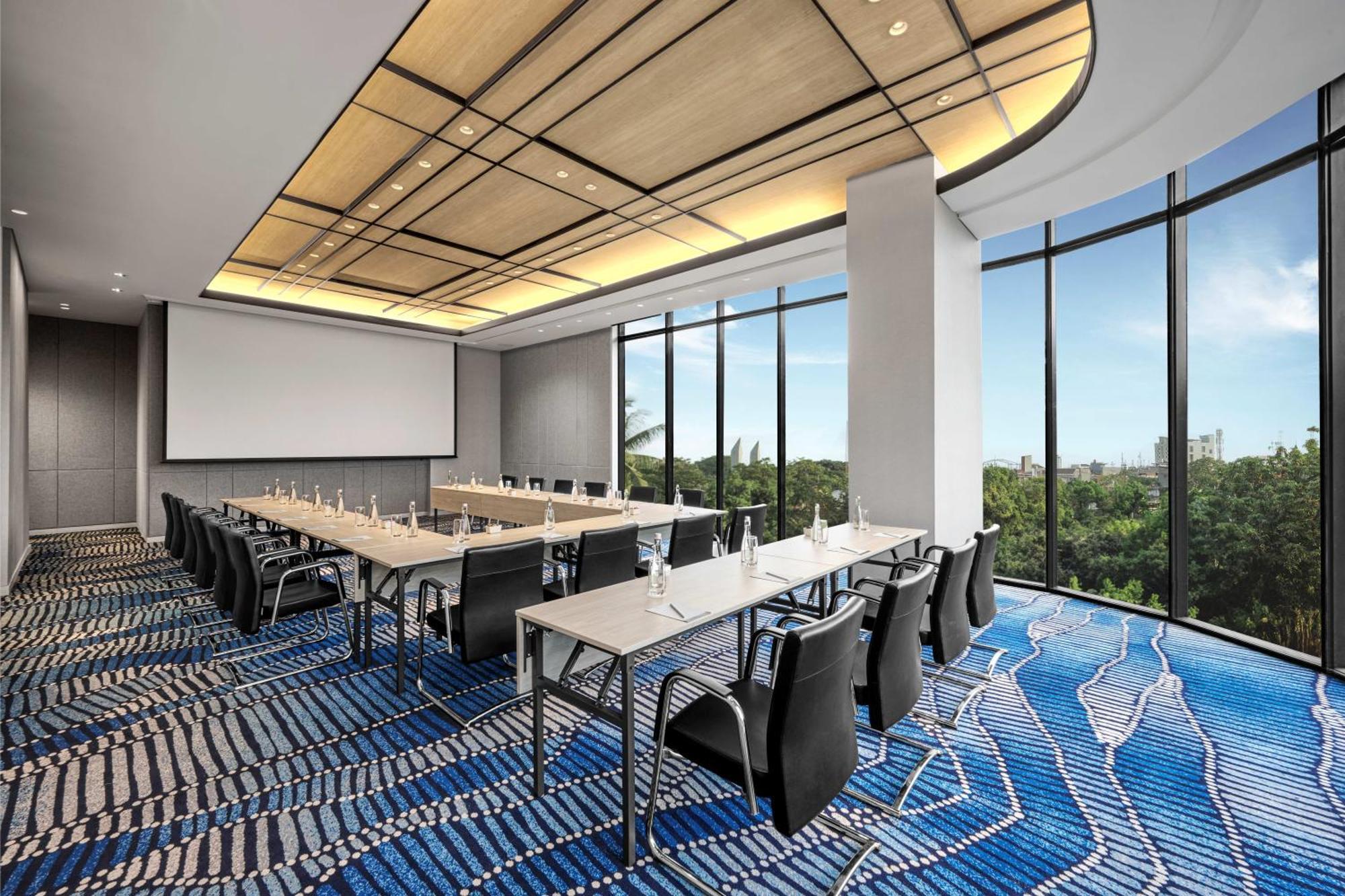 Hyatt Place Makassar Bagian luar foto