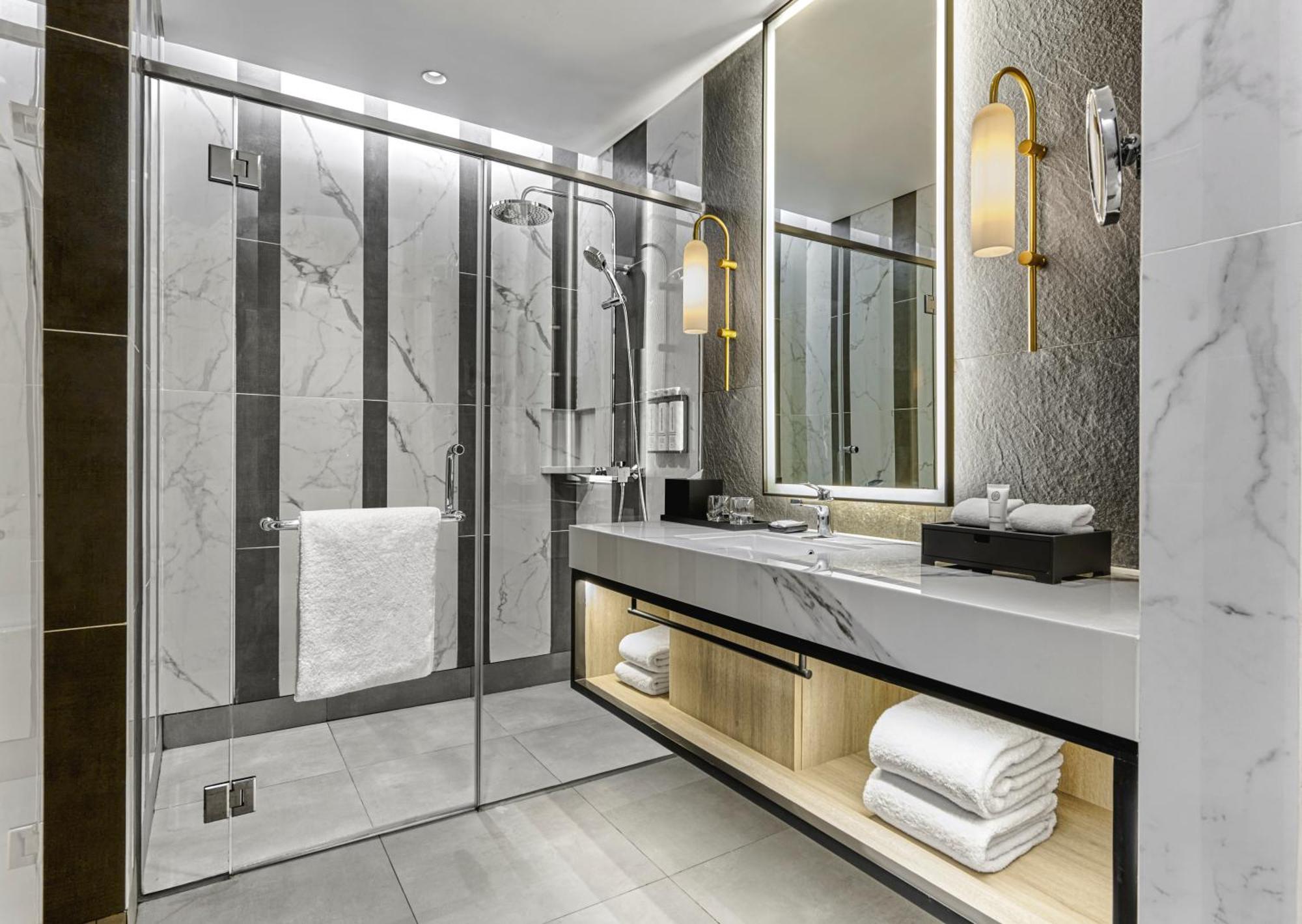 Hyatt Place Makassar Bagian luar foto